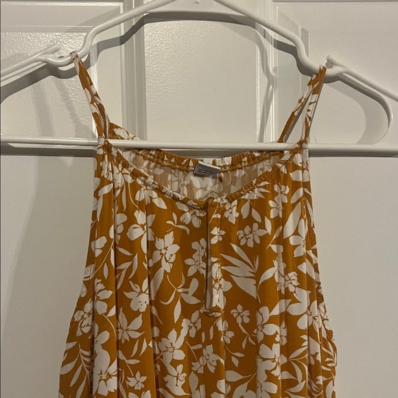 Old Navy floral shorts romper - Size Small - Picture 2 of 7